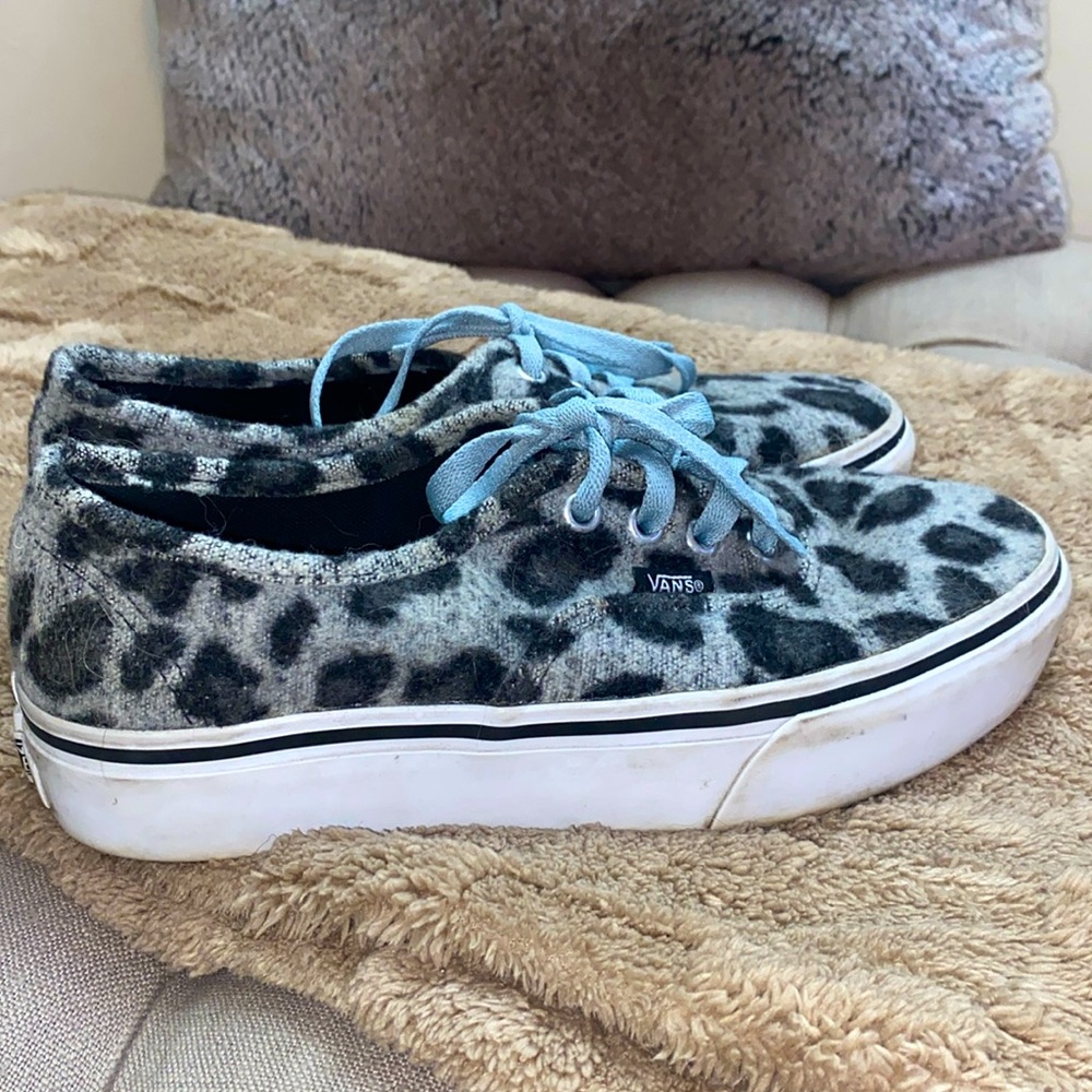 Vans Platform Black/Gray Fuzzy Snow Leopard Lace Up Sneakers Women's 8.5 Men’s 7